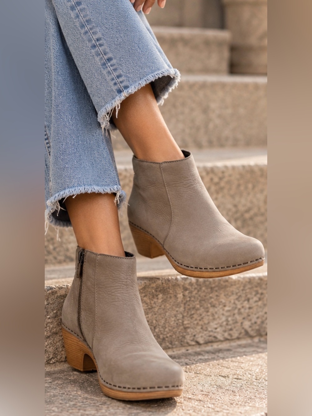 Dansko Lizanne Taupe Milled Nubuck Booties Size 40 Leather Clog